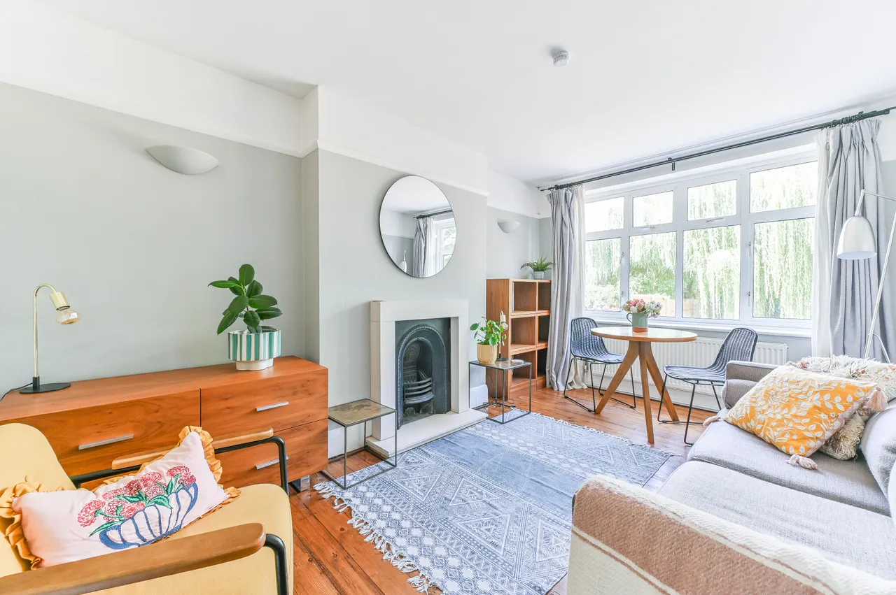 1 bed flat to rent — 2 Monica Court, 44 Lewin Road, London