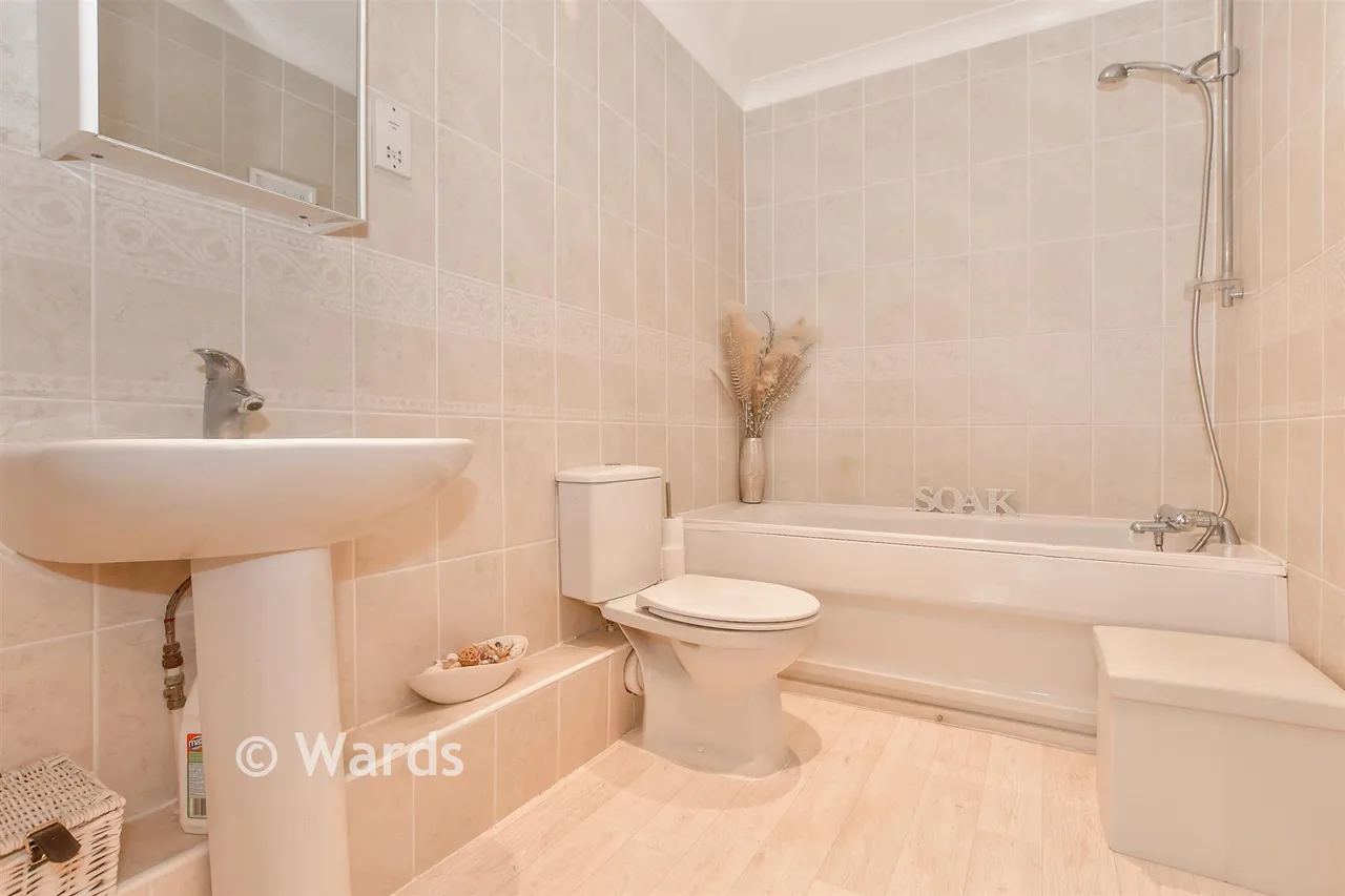 The Lakes, Larkfield, ME20, photo 6