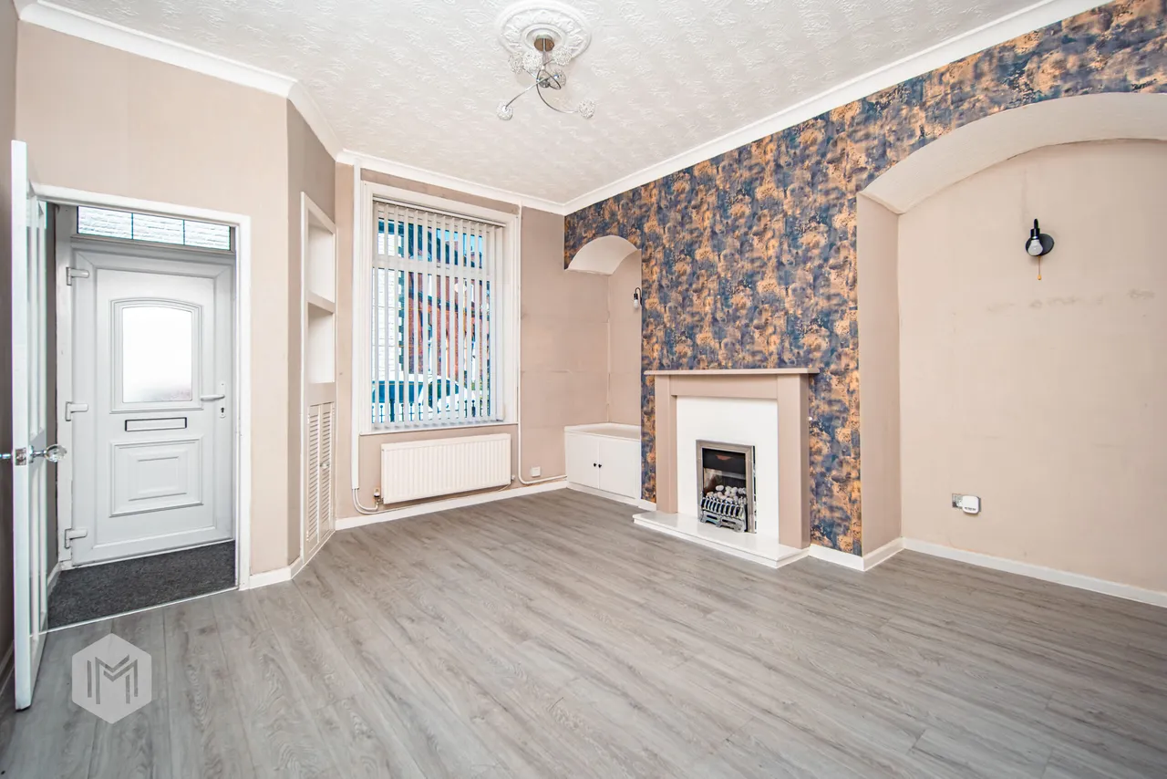 Brookshaw Street, Bury, BL9 6EB, photo 2