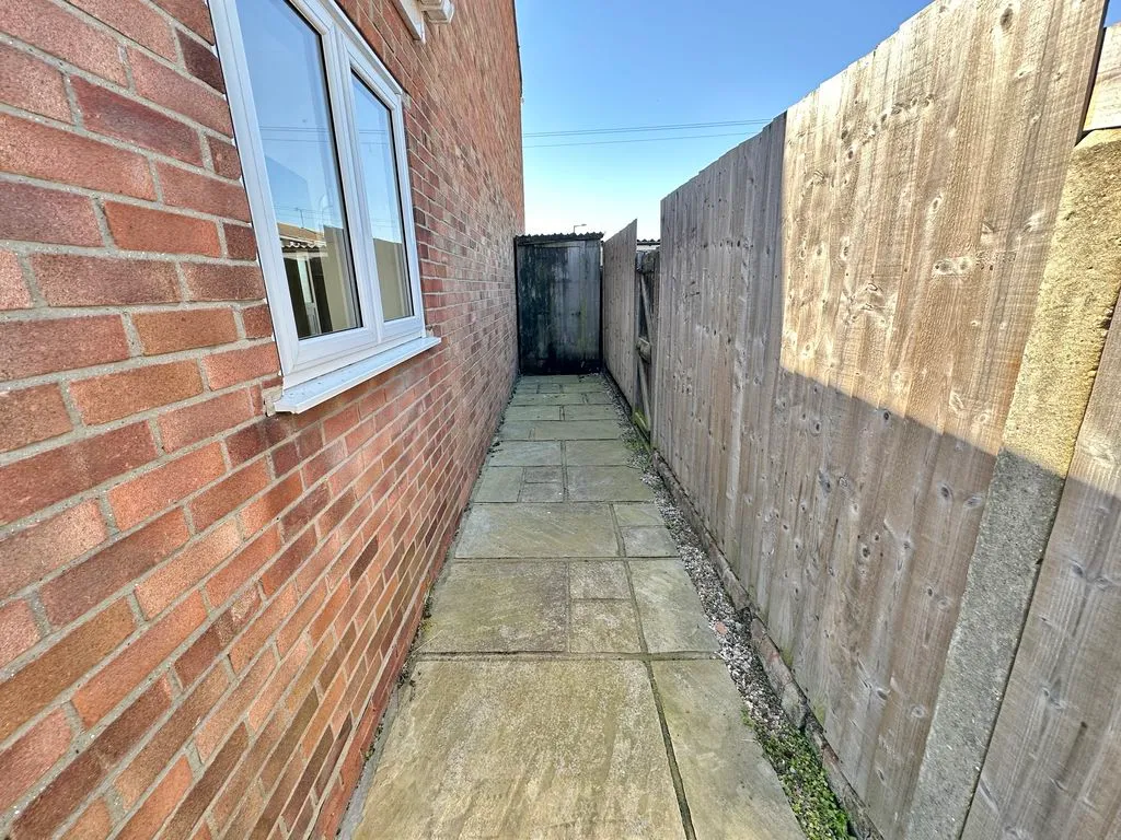 Coronation Avenue, East Tilbury, RM18, photo 12