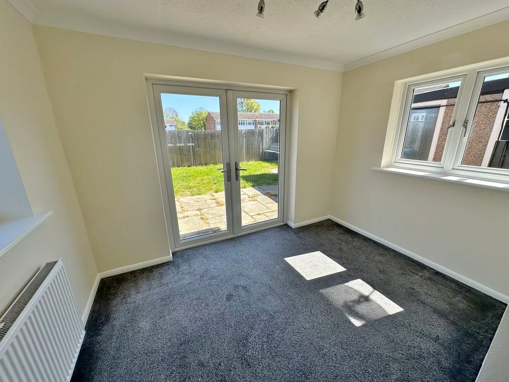Coronation Avenue, East Tilbury, RM18, photo 3