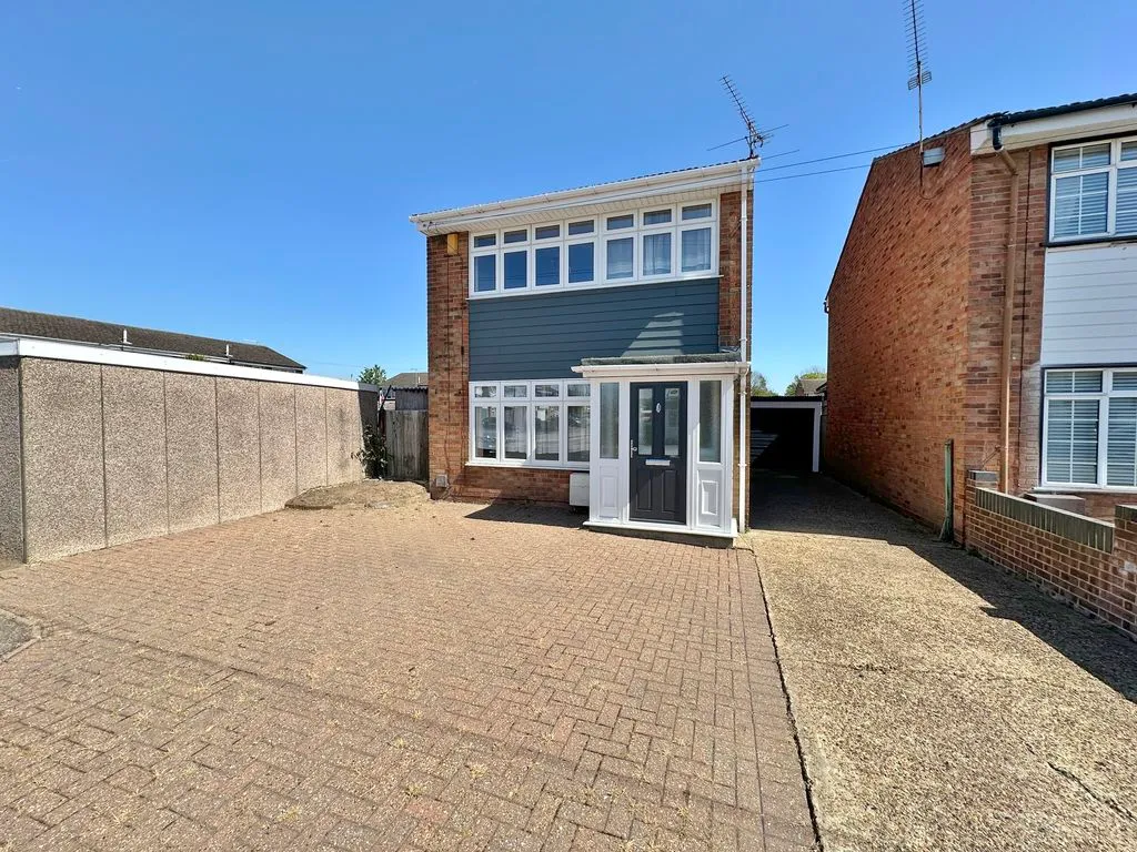 Coronation Avenue, East Tilbury, RM18, photo 13
