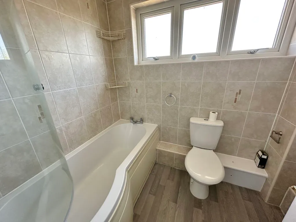 Coronation Avenue, East Tilbury, RM18, photo 9