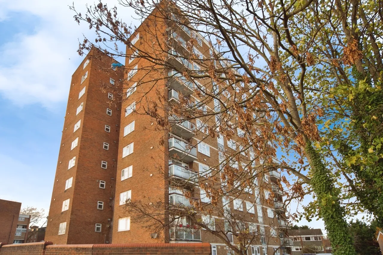 Gardner Close, London, E11, photo 8