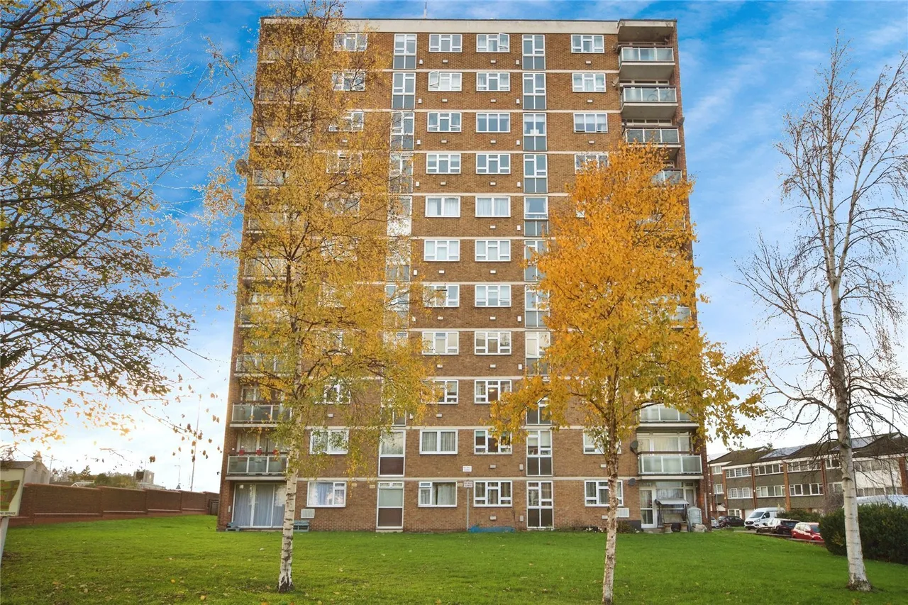 Gardner Close, London, E11, photo 9