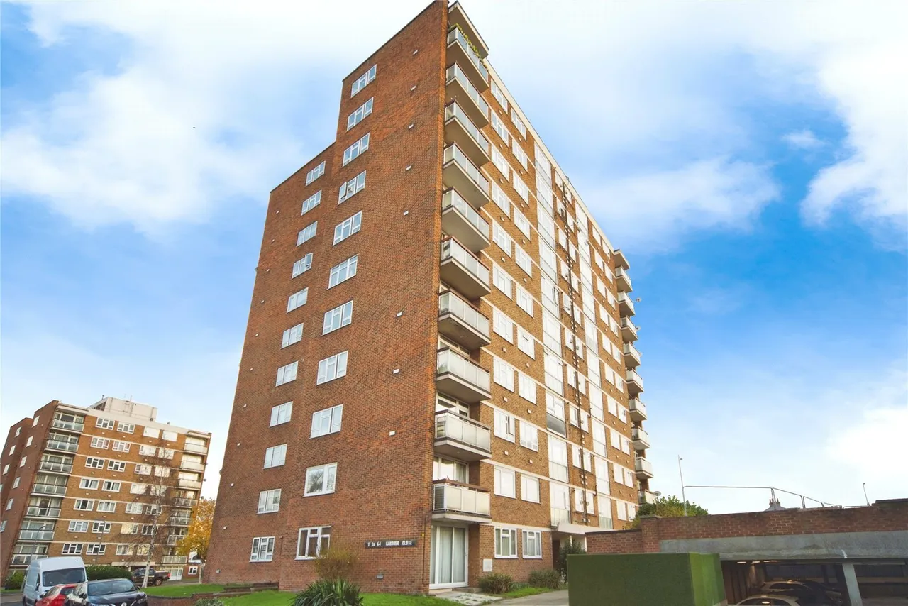 Gardner Close, London, E11, photo 11