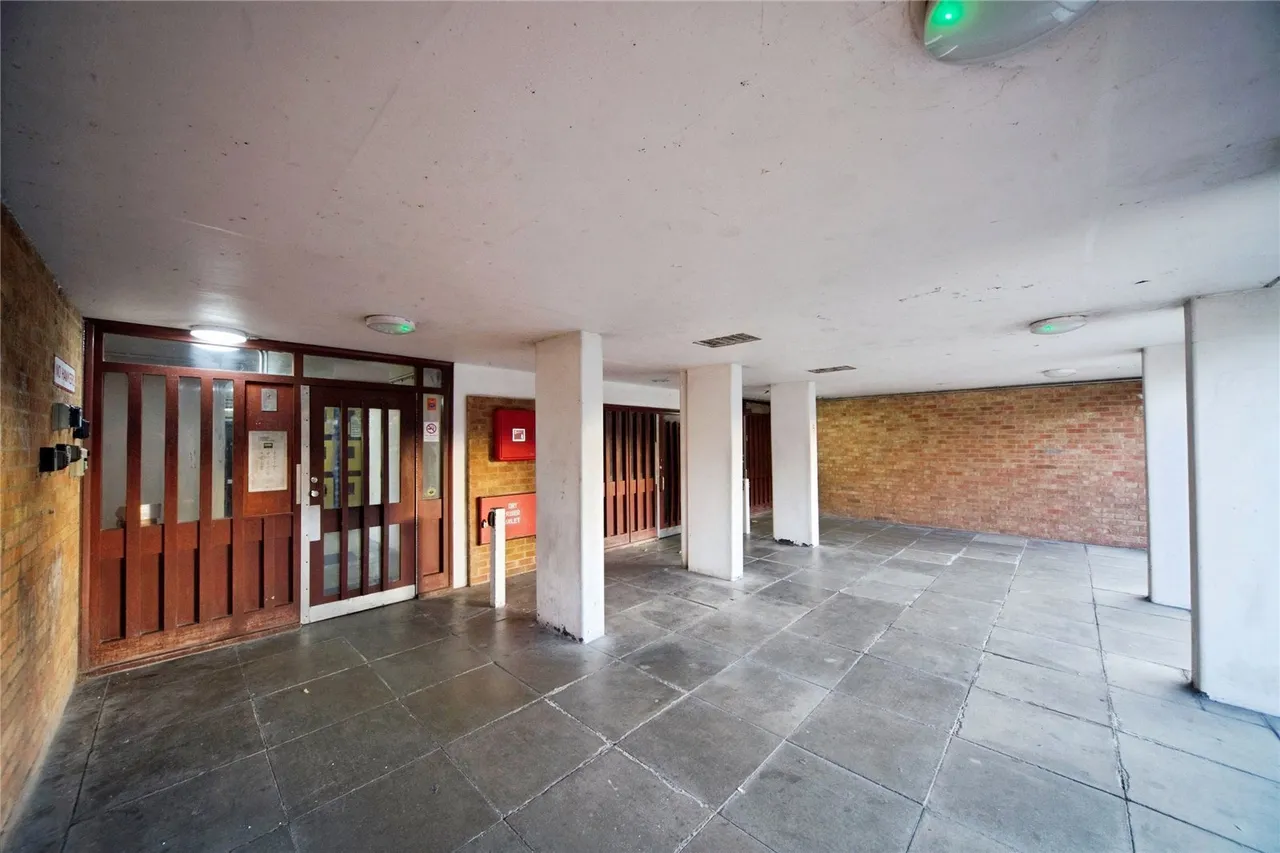 Gardner Close, London, E11, photo 13