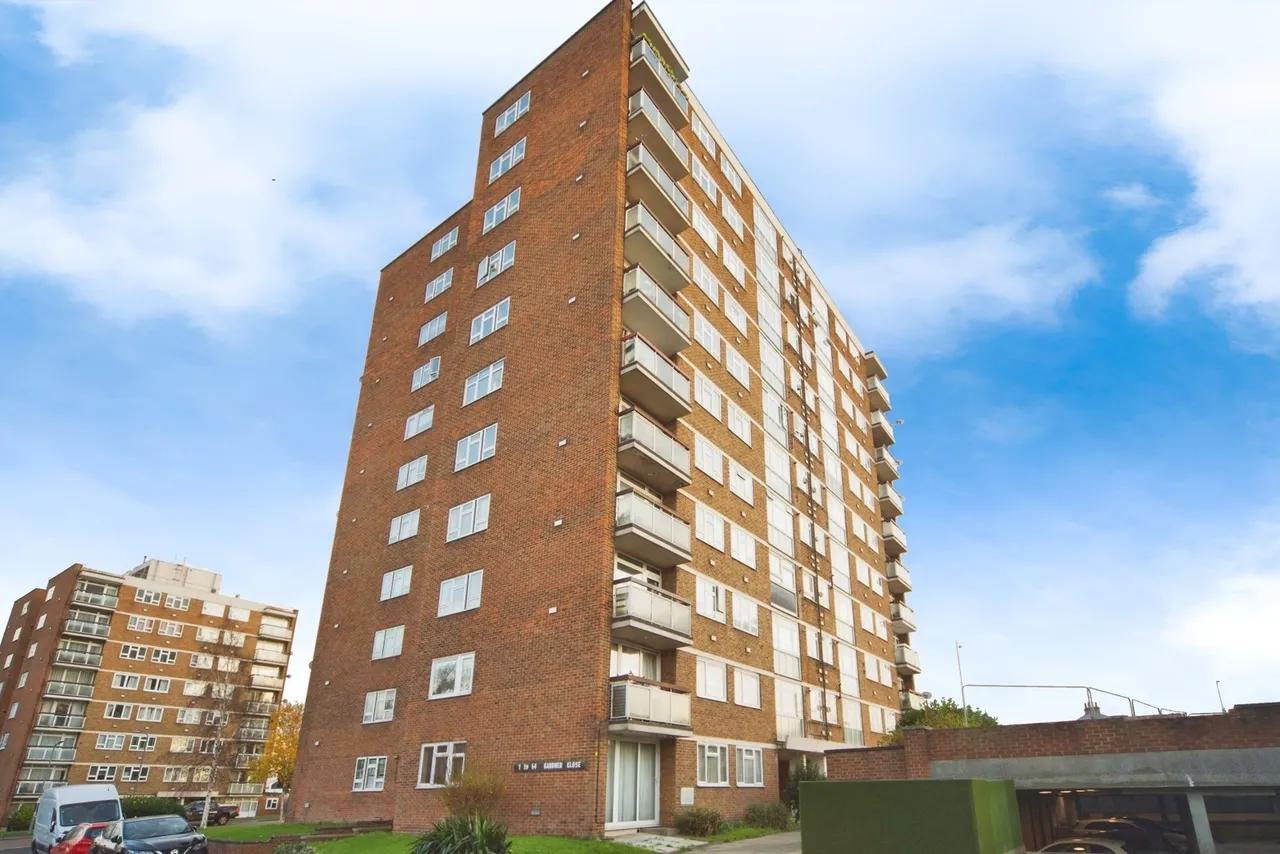 Gardner Close, London, E11, photo 12