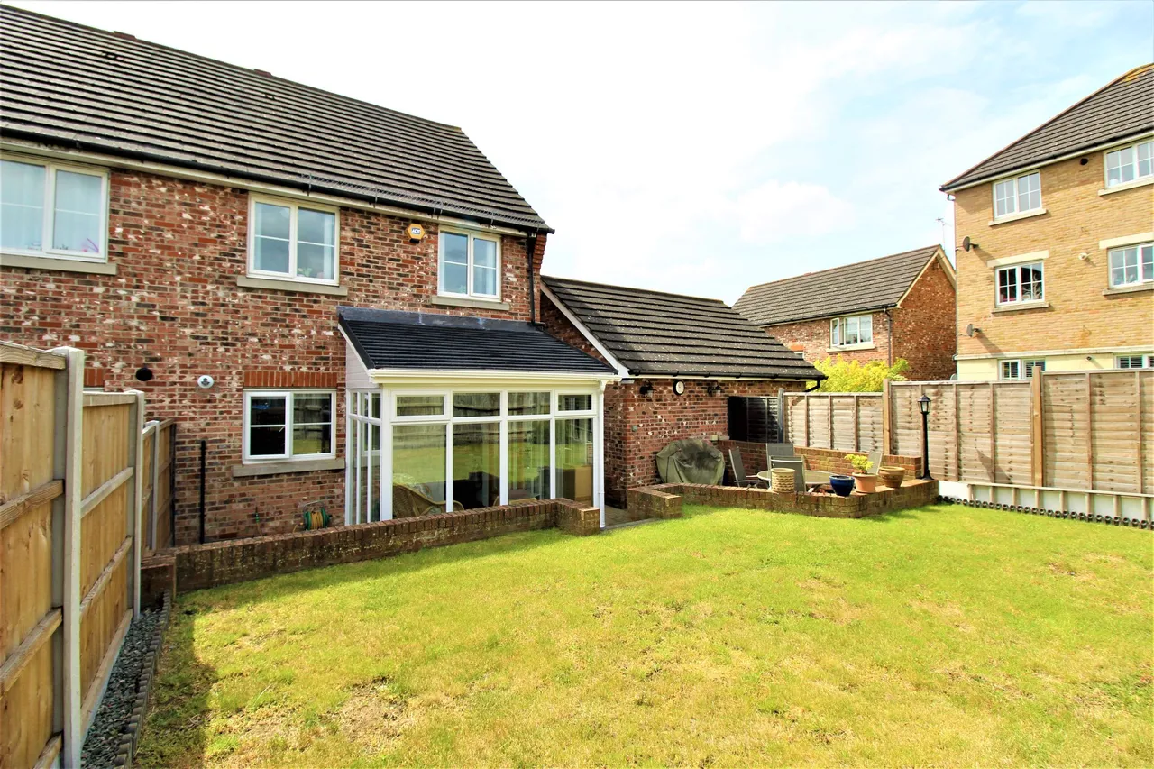 Chester Close, Grays, Essex, RM16 6ET, photo 14