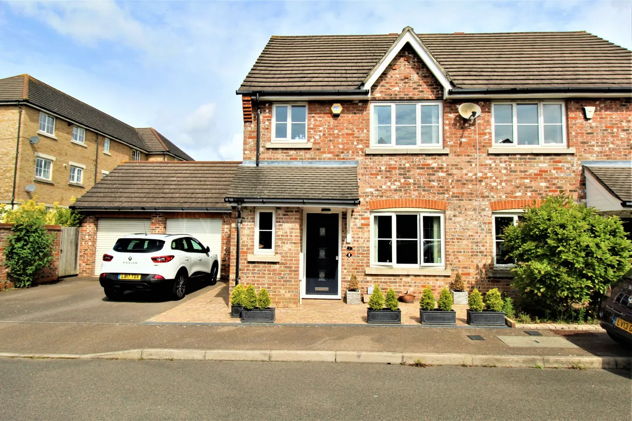 3 bed house for sale — Chester Close, Grays, Essex, RM16 6ET
