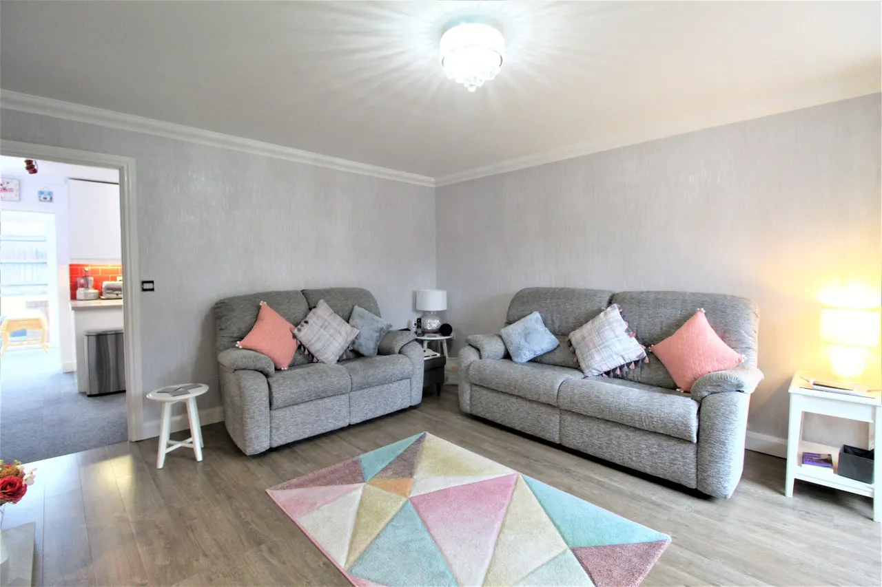 Chester Close, Grays, Essex, RM16 6ET, photo 3