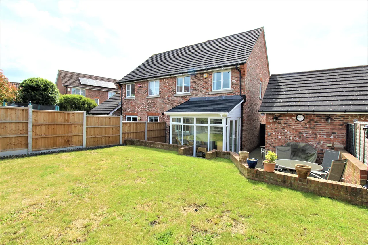 Chester Close, Grays, Essex, RM16 6ET, photo 15