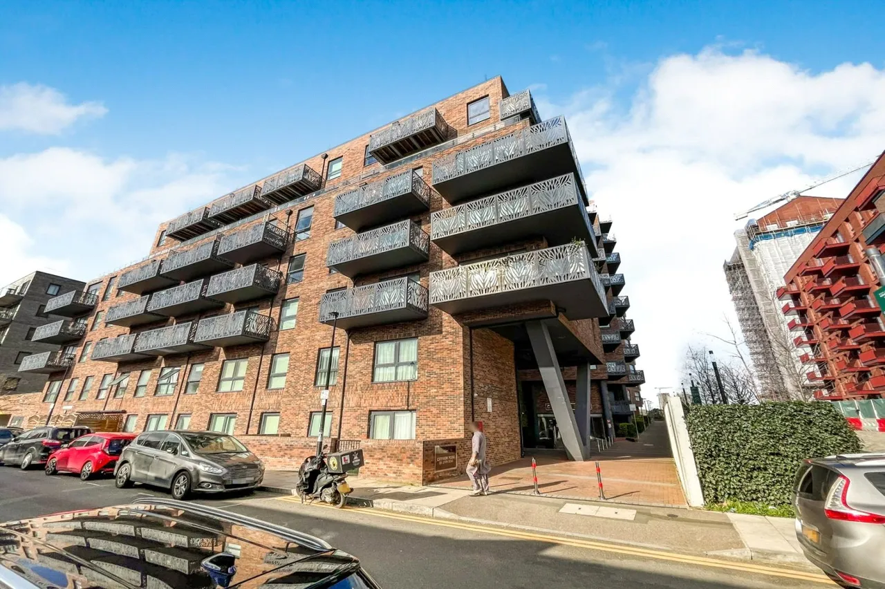 2 bed flat for sale, Leven Road, Poplar, E14
