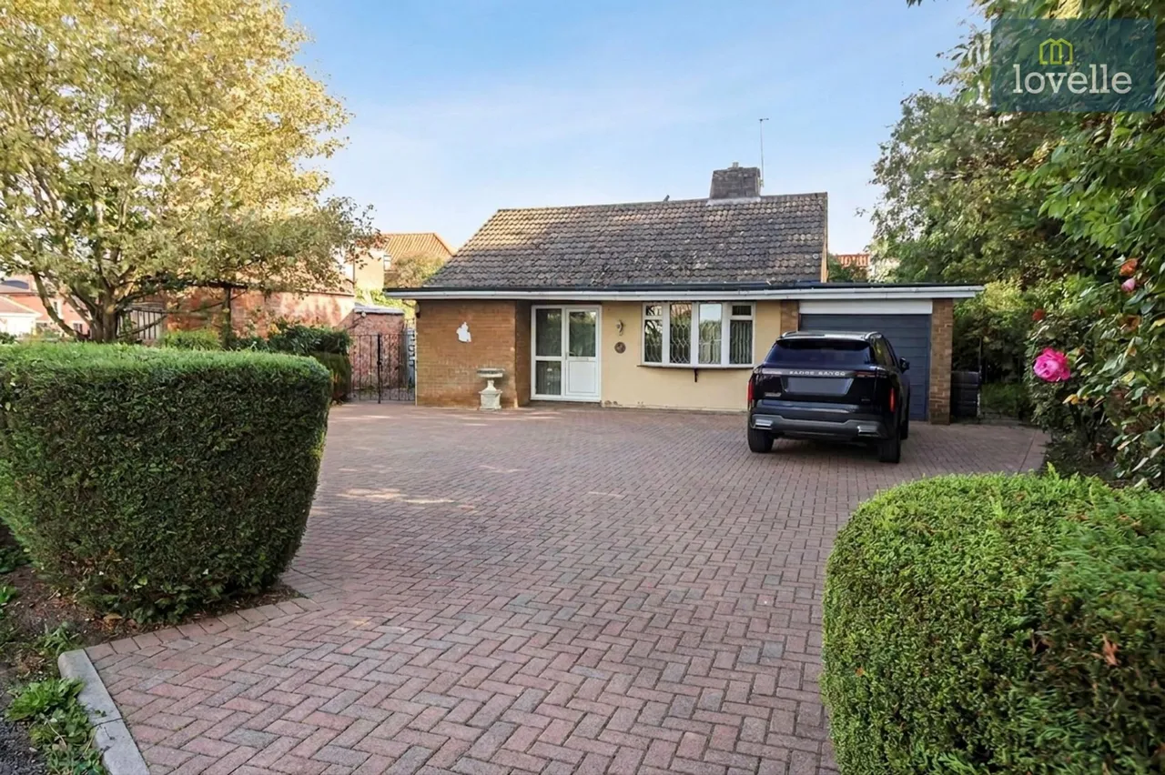 2 bed house for sale, Monks Dyke Road, Louth, LN11