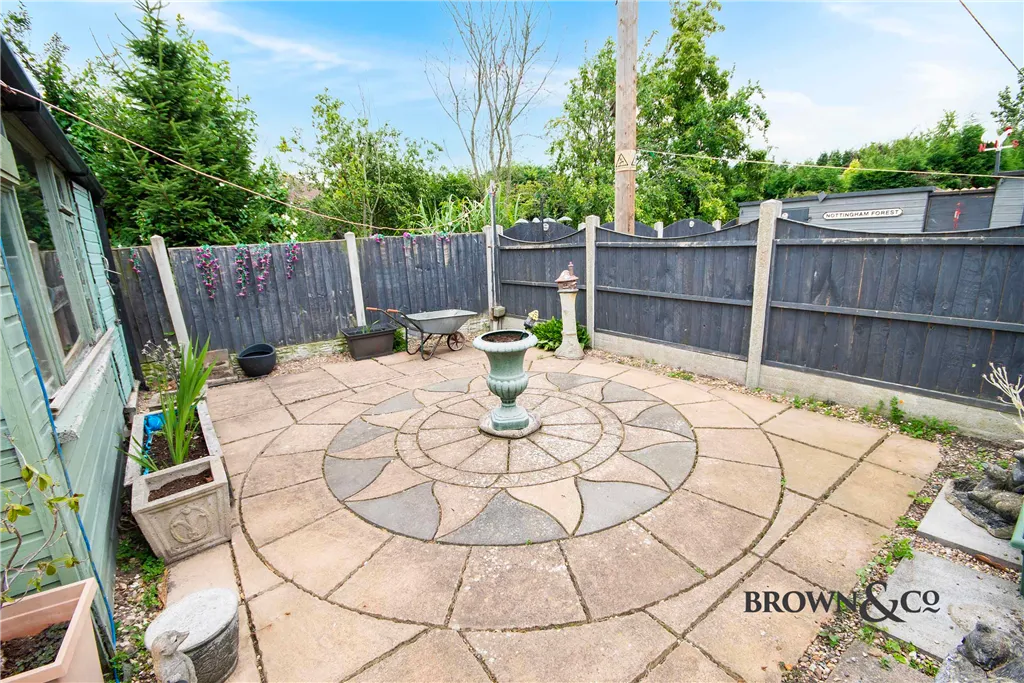 Trinity Crescent, East Markham, photo 16