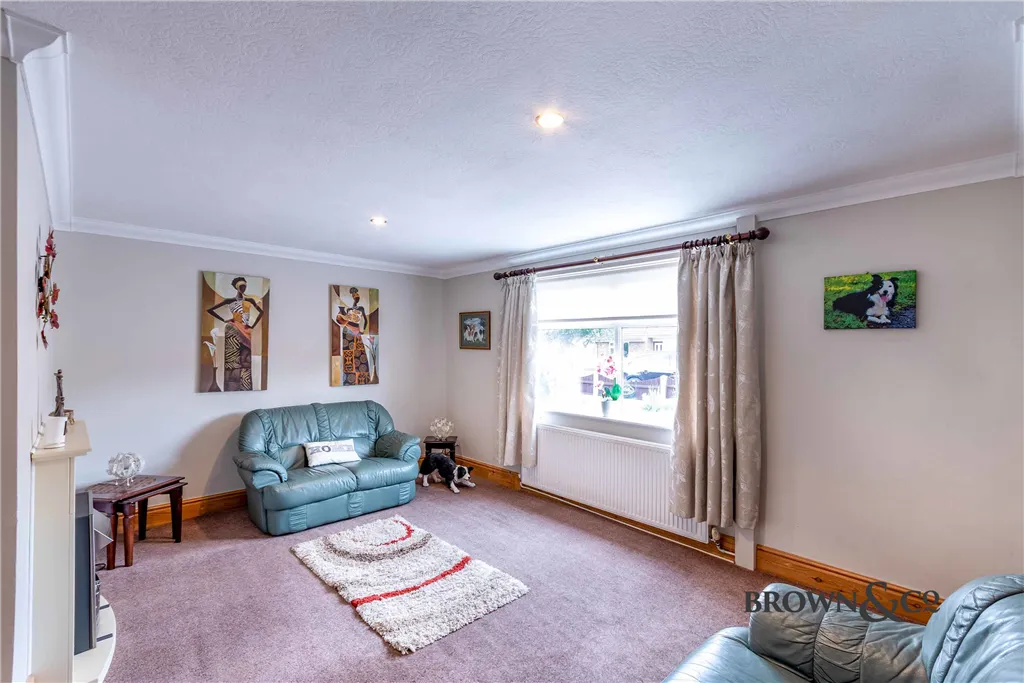 Trinity Crescent, East Markham, photo 7