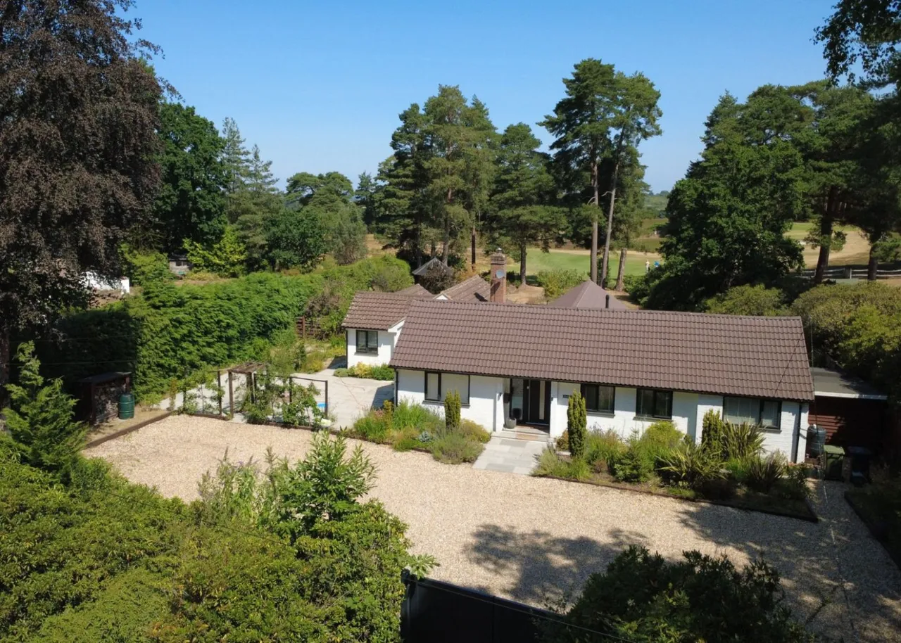3 bed house for sale — Littleworth Road, The Sands, Farnham, Surrey, GU10 1JW
