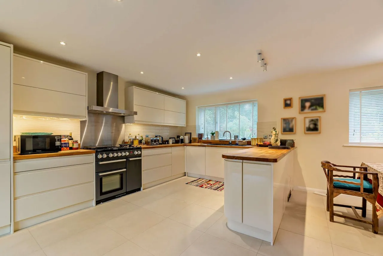 Littleworth Road, The Sands, Farnham, Surrey, GU10 1JW, photo 5