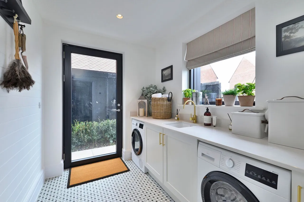 Medland Close, Alfold, GU6, photo 9