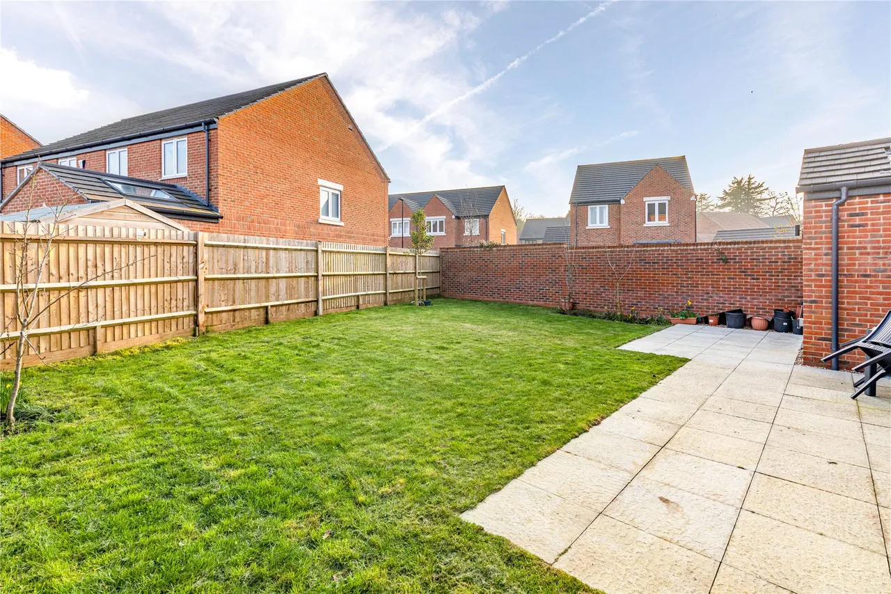 Botleys Road, Ottershaw, KT16, photo 22