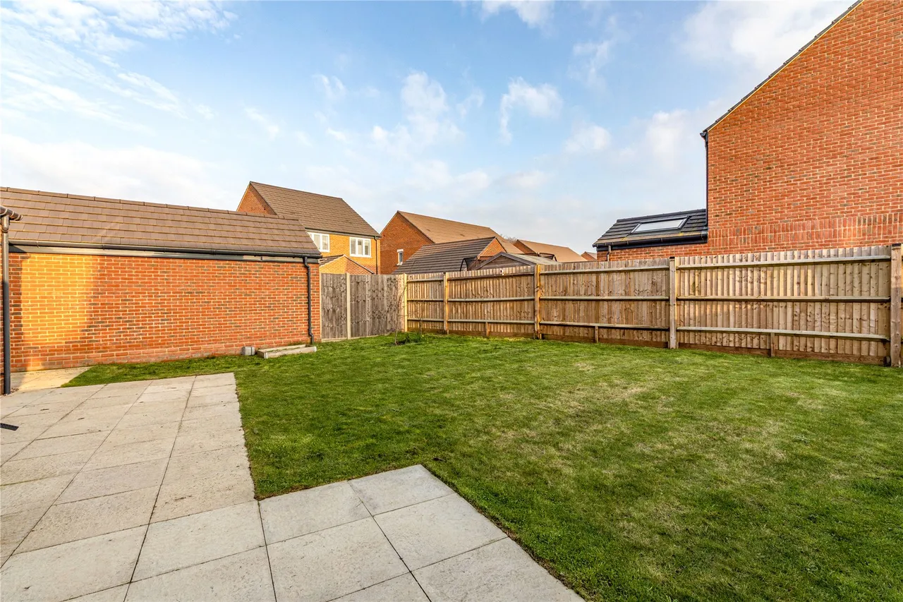 Botleys Road, Ottershaw, KT16, photo 23