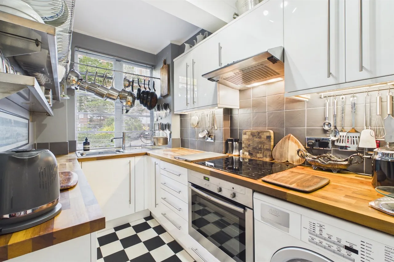 Balham High Road, London, SW17 7JJ, photo 6