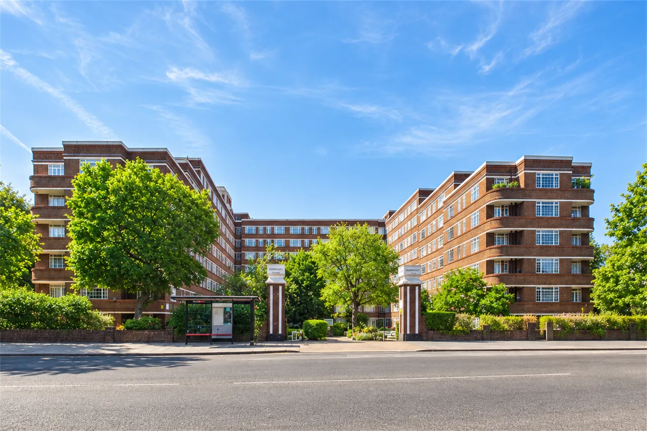 2 bed flat for sale — Balham High Road, London, SW17 7JJ