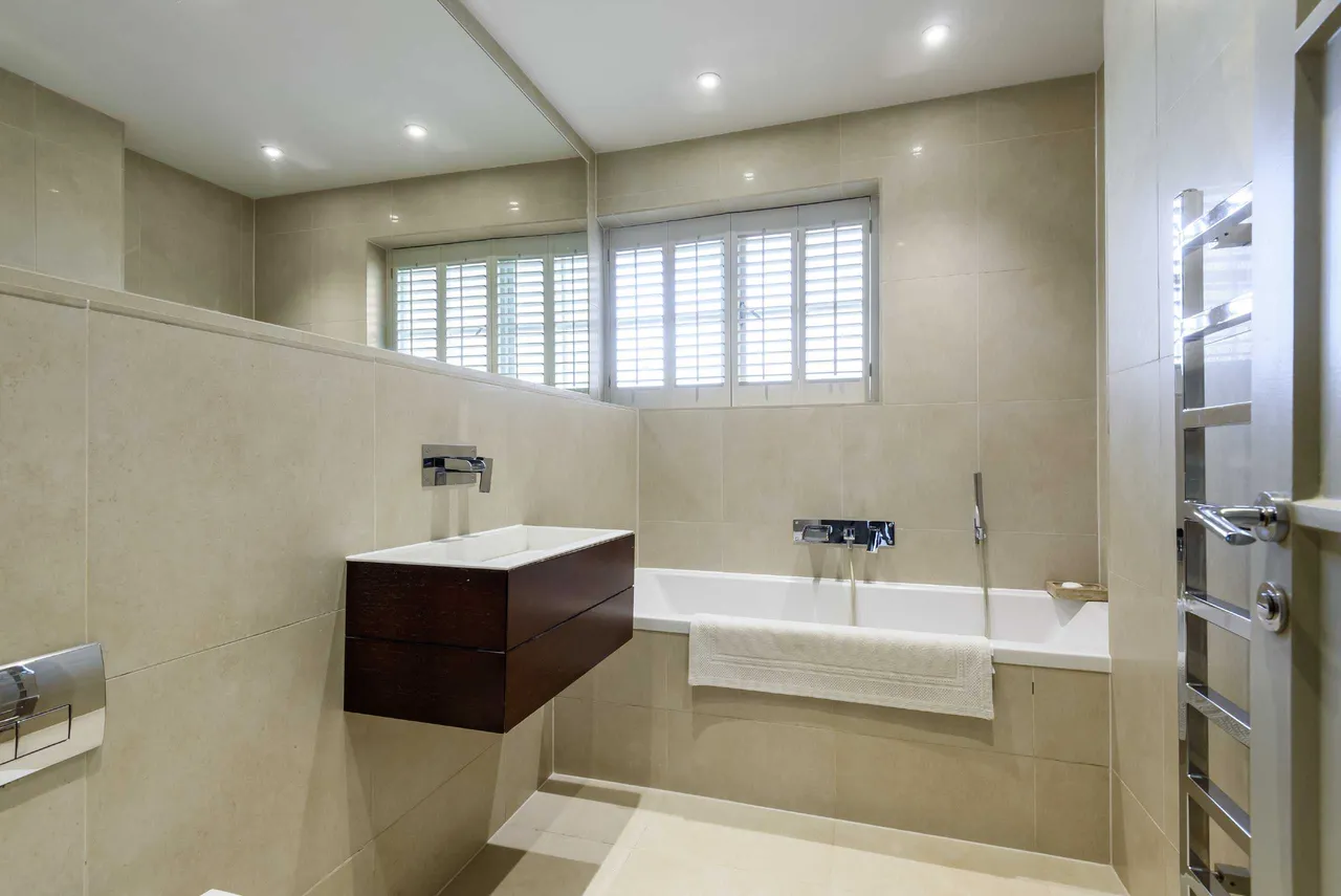 Coombehurst Close, Hadley Wood, EN4 0JU, photo 21