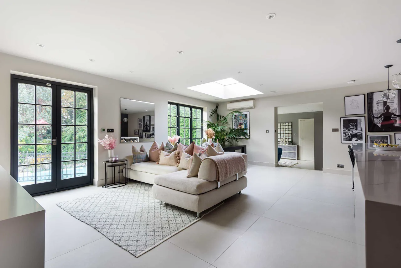 Coombehurst Close, Hadley Wood, EN4 0JU, photo 9