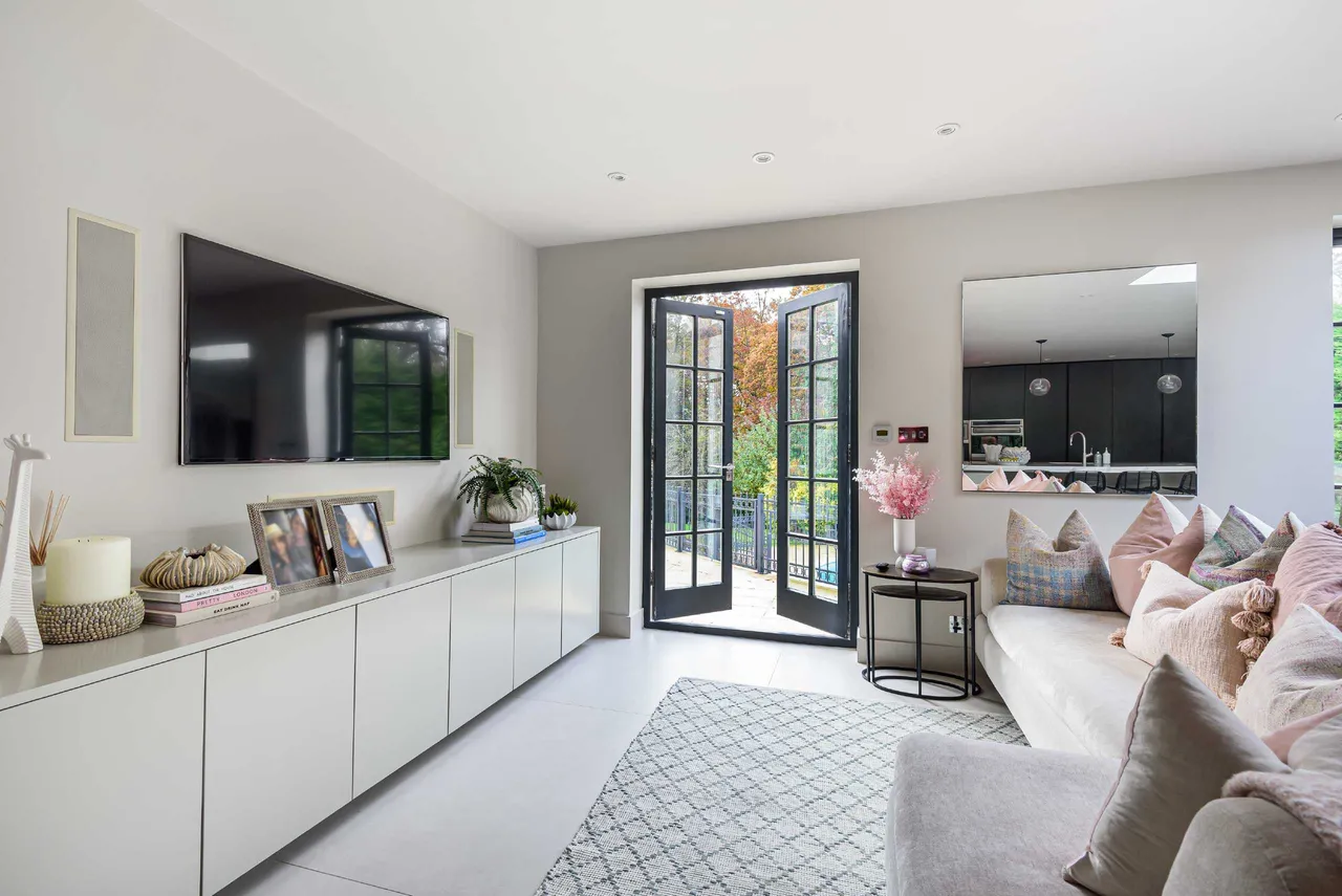 Coombehurst Close, Hadley Wood, EN4 0JU, photo 10
