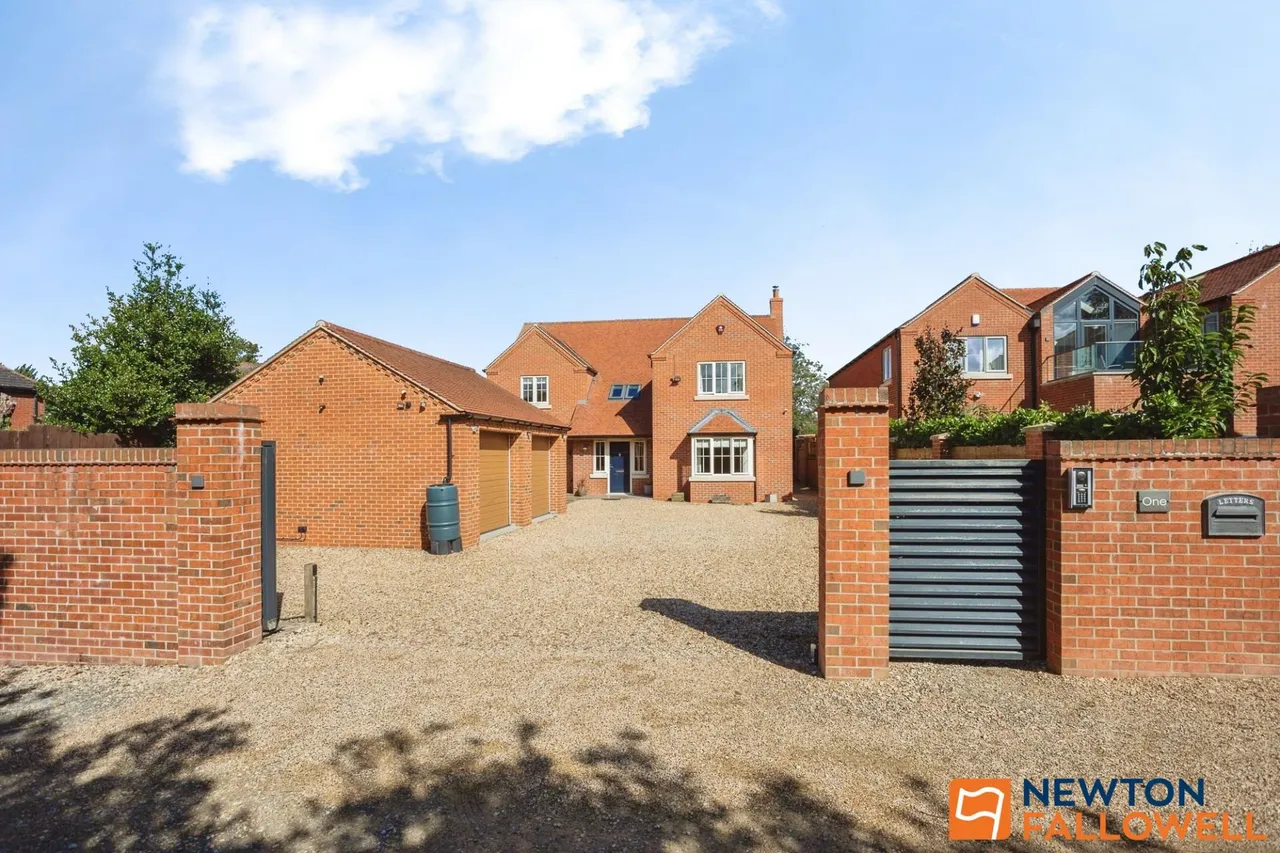 4 bed house for sale, Fox Gardens, Grantham, NG31