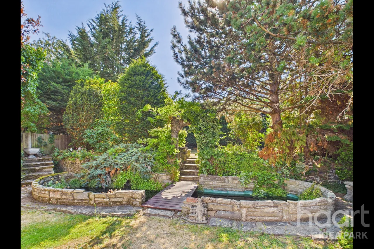 Lake Rise, Romford, RM1, photo 28
