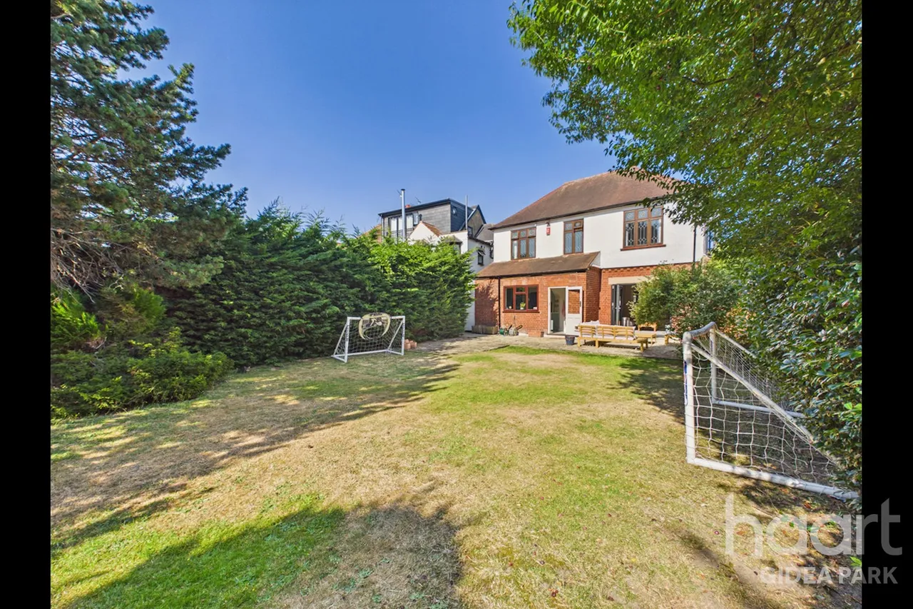 Lake Rise, Romford, RM1, photo 26