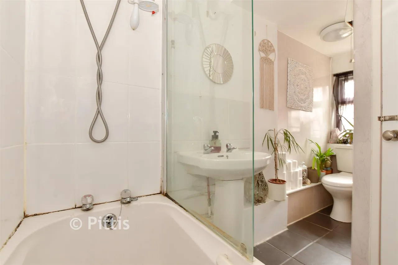 Spring Gardens, Shanklin, PO37, photo 6