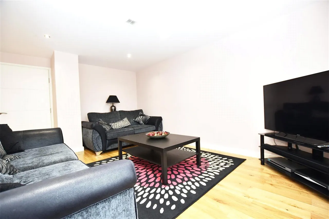 St. Johns Road, Isleworth, TW7, photo 3