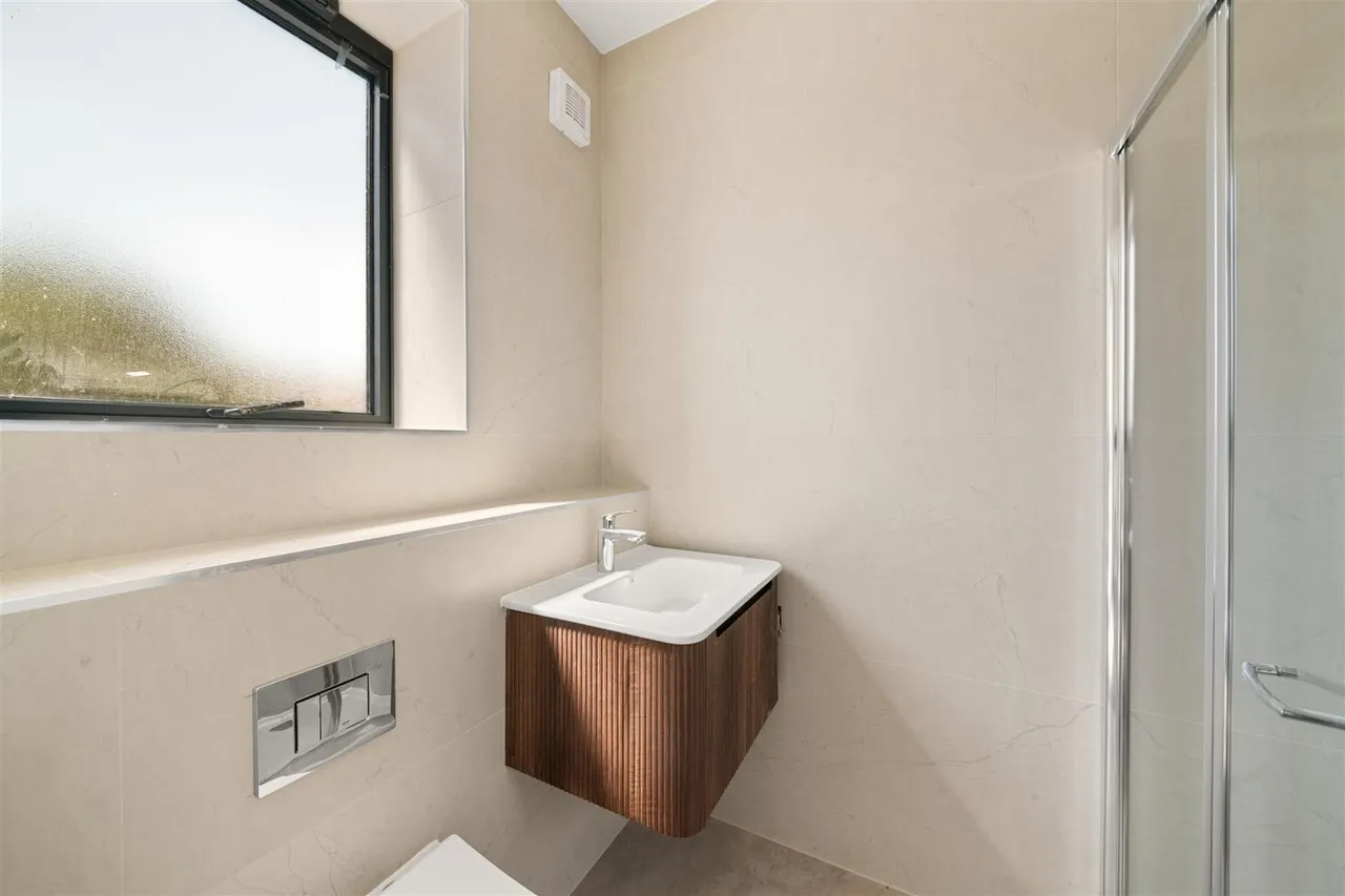 Field Road, Feltham, photo 8
