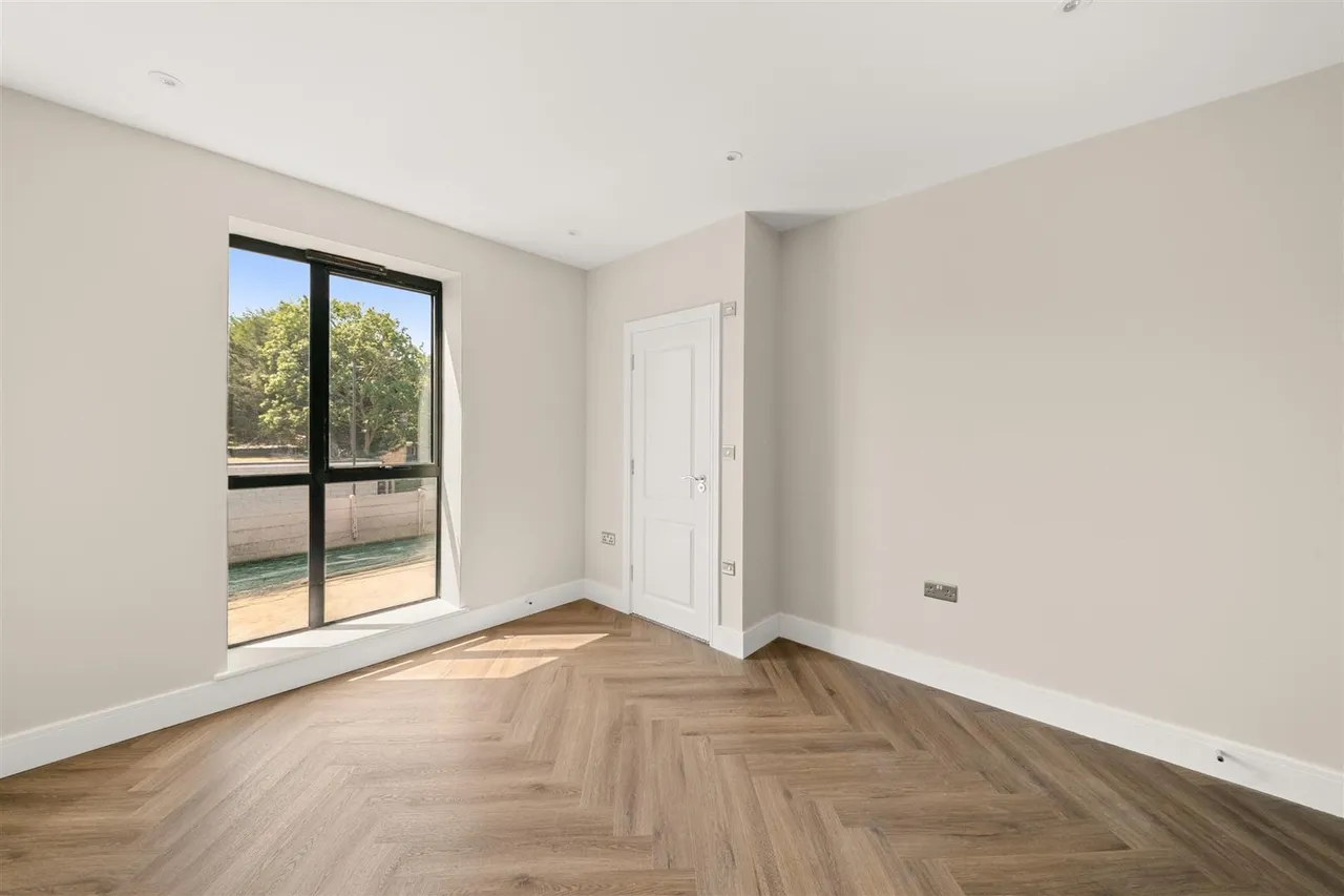 Field Road, Feltham, photo 7