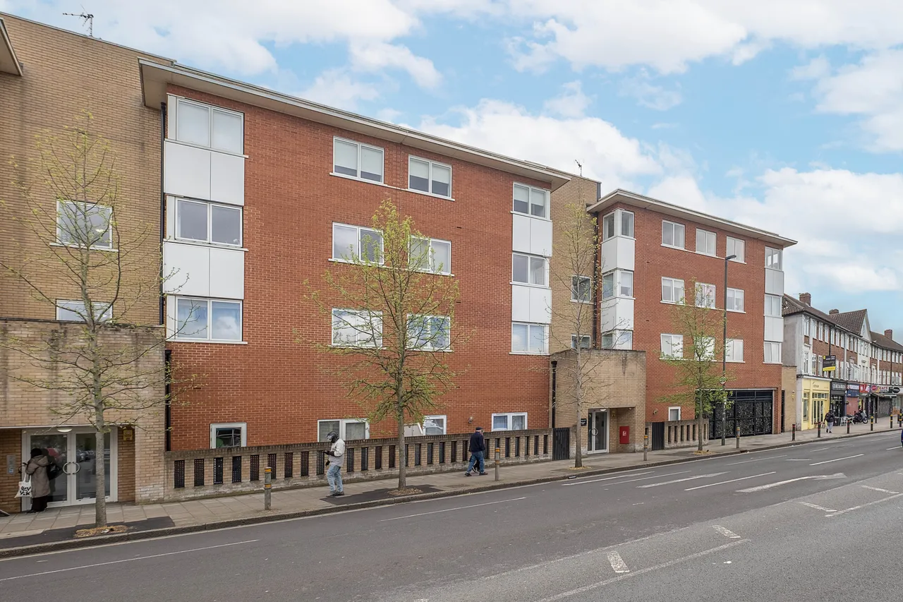 Kingston Road, London, SW20, photo 11