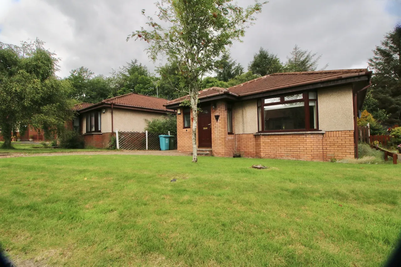 3 bed house for sale — Logan Drive, Cumbernauld, G68 9EY