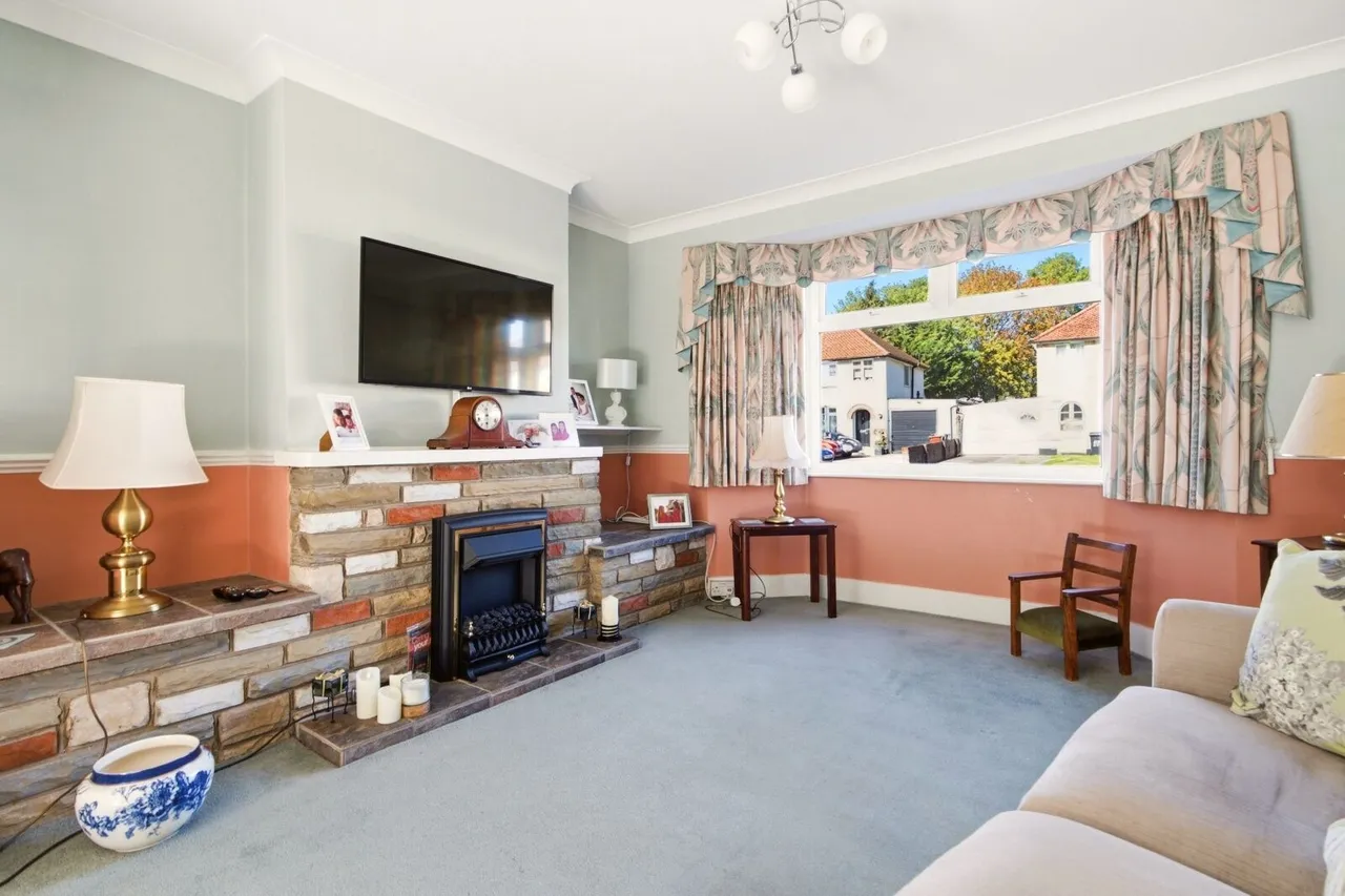 St. Annes Road, London Colney, AL2, photo 2