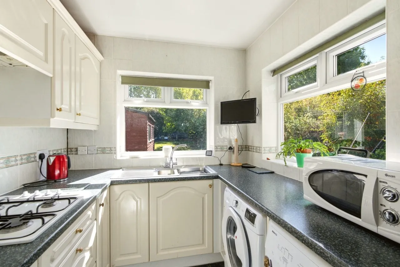 St. Annes Road, London Colney, AL2, photo 7