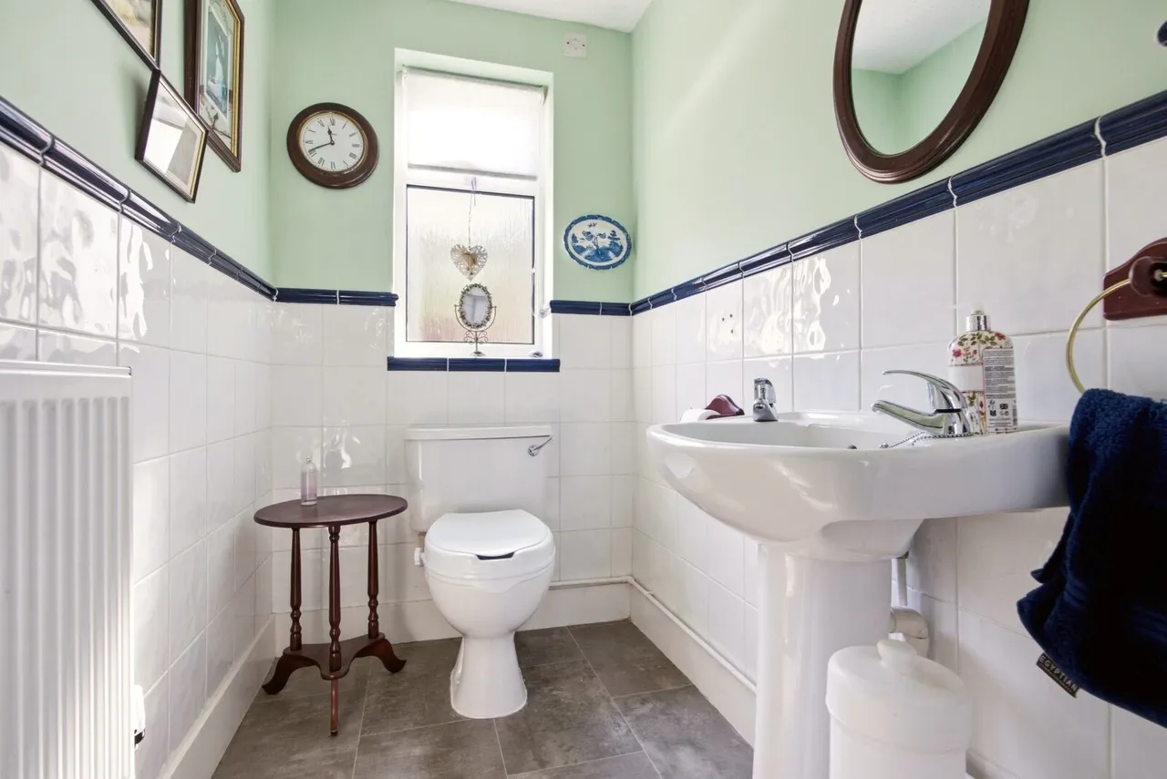 St. Annes Road, London Colney, AL2, photo 8