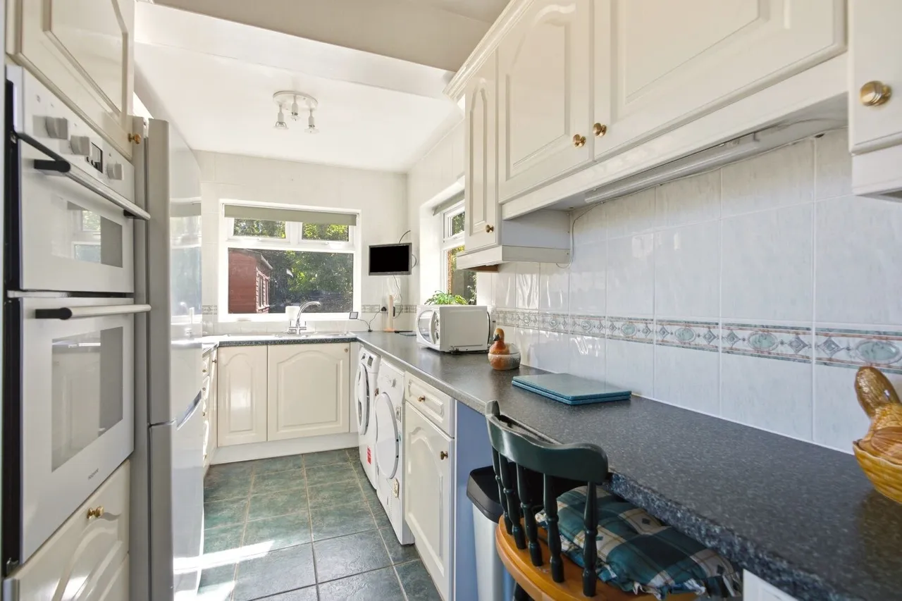 St. Annes Road, London Colney, AL2, photo 6