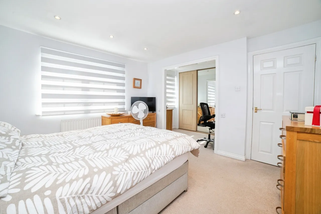 Clay Pit Way, CHESTERFIELD, Derbyshire, S43, photo 14