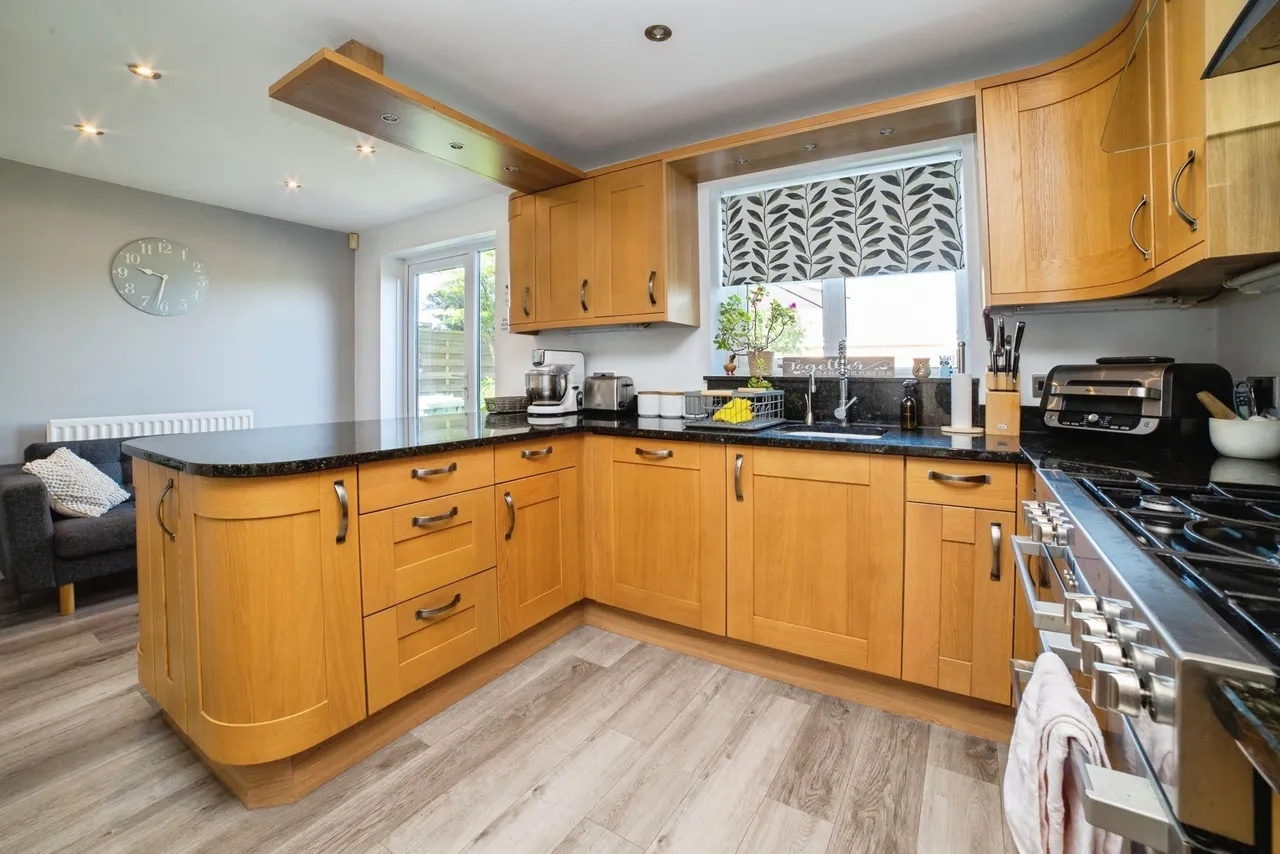 Clay Pit Way, CHESTERFIELD, Derbyshire, S43, photo 5