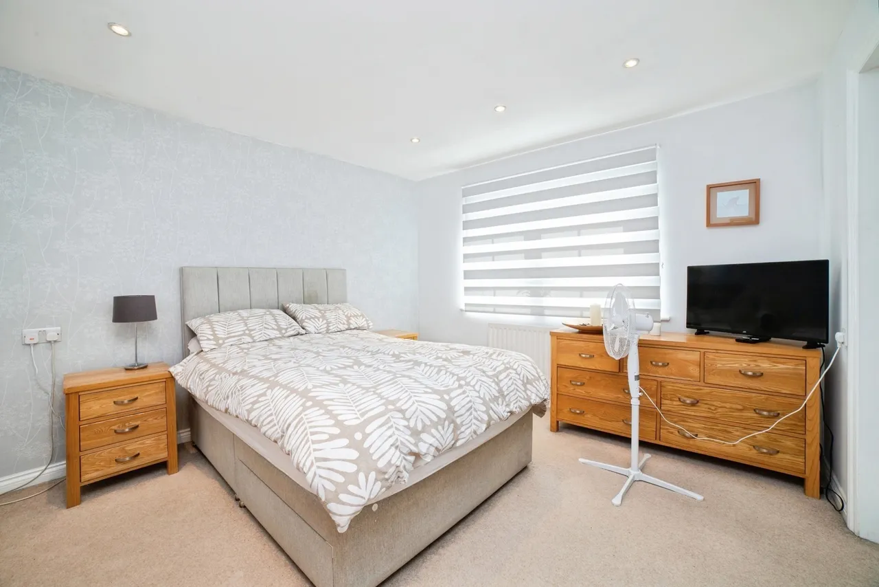 Clay Pit Way, CHESTERFIELD, Derbyshire, S43, photo 13