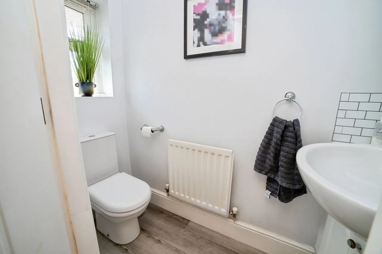 Clay Pit Way, CHESTERFIELD, Derbyshire, S43, photo 12