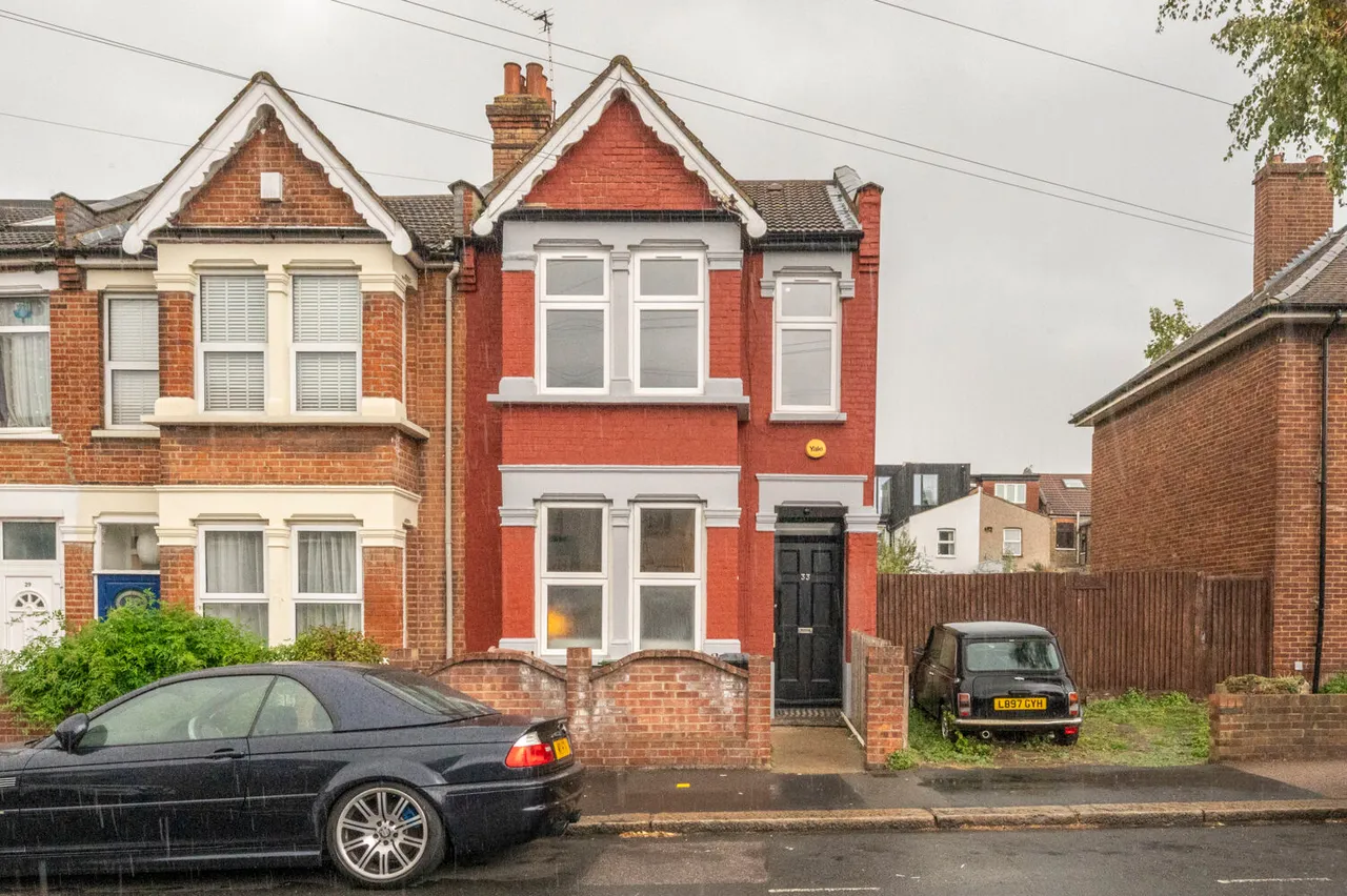2 bed flat for sale, London, E10