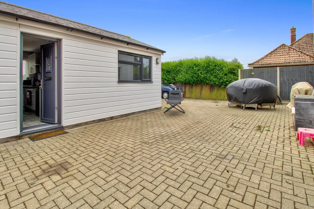 High Road, Felixstowe, IP11, photo 9