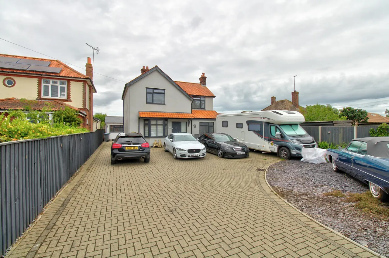 High Road, Felixstowe, IP11, photo 17